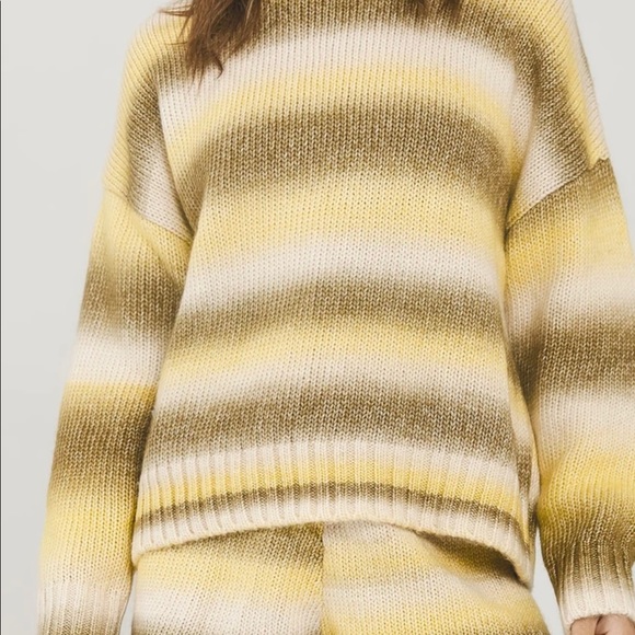 Something Navy Poppy Ombre Sweater shorts & Sweater - Picture 2 of 7